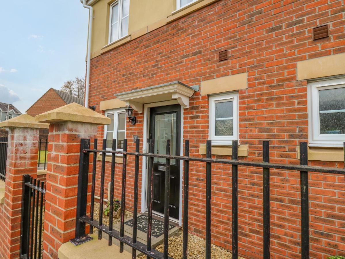 Villa 6 Erwr Brenhinoedd Ammanford Exterior foto