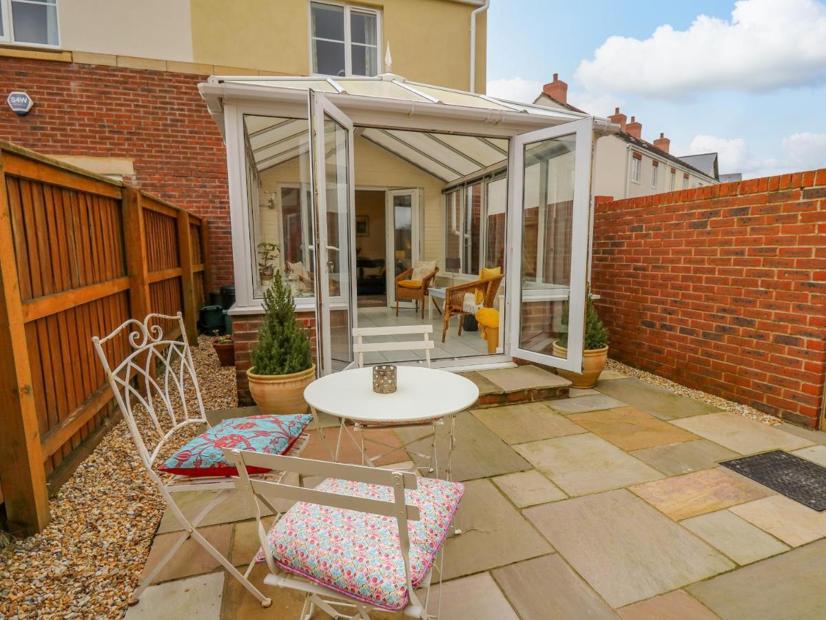 Villa 6 Erwr Brenhinoedd Ammanford Exterior foto