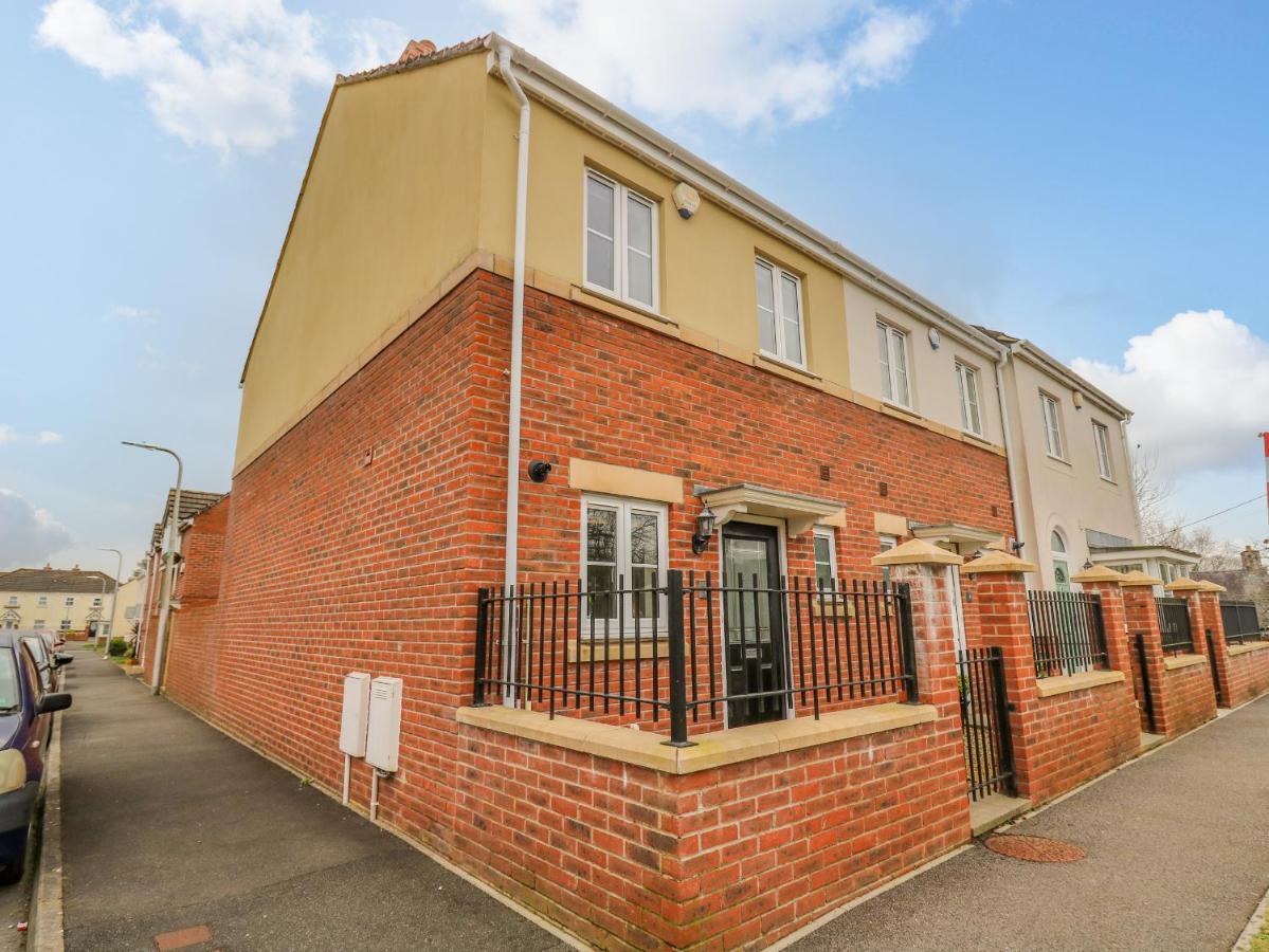 Villa 6 Erwr Brenhinoedd Ammanford Exterior foto
